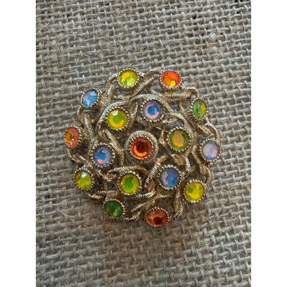Vintage Sarah Coventry Gold Tone Multi Color Rhinestone Wreath Brooch Pin